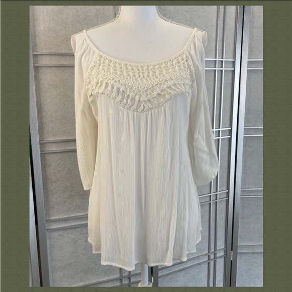 Xhilaration Bohemian White Bare Shoulder Blouse with Macrame detail, Sz L - Picture 1 of 9